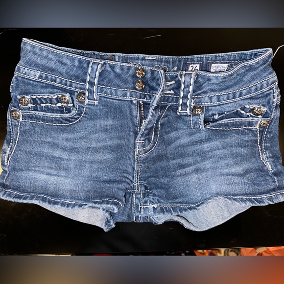 Miss Me Shorts - Picture 1 of 2